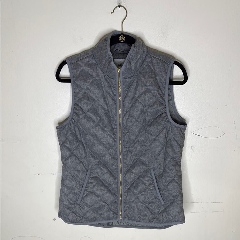 Old Navy Polyester Gray Quilted Vest with Gold Zipper Size Medium